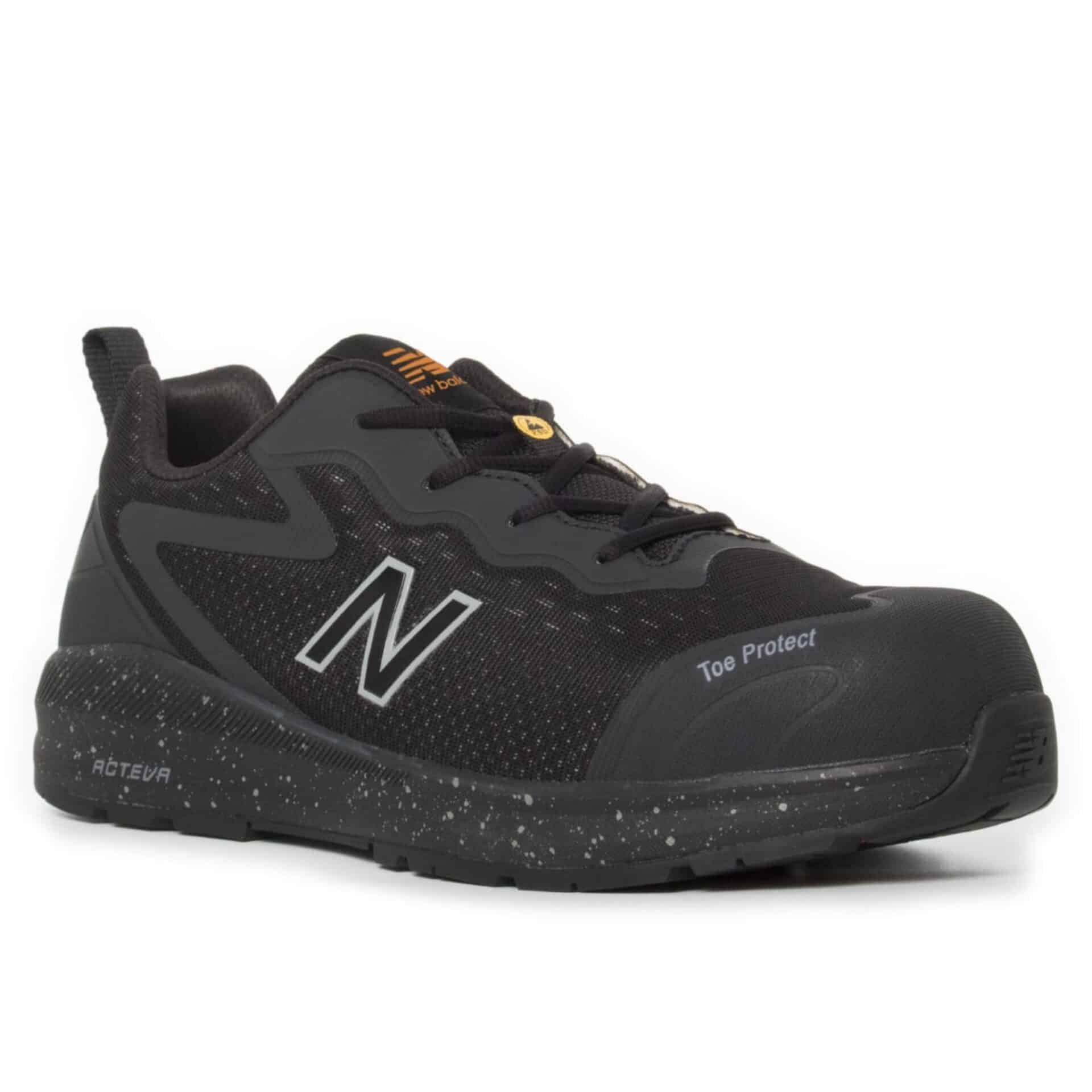 Chaussures de sécurité légères Logic S1 PL SRC New Balance noires vue de 3/4 face