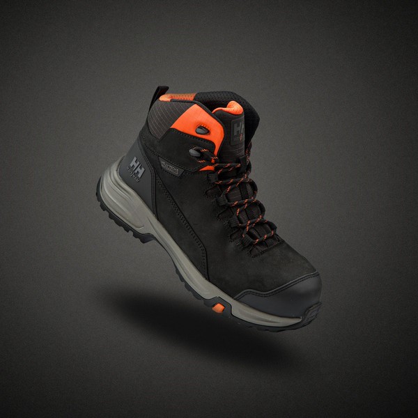 Bottes de sécurité mi-montantes Manchester LTR S7S HT Helly Hansen Vue mise en situation Noir